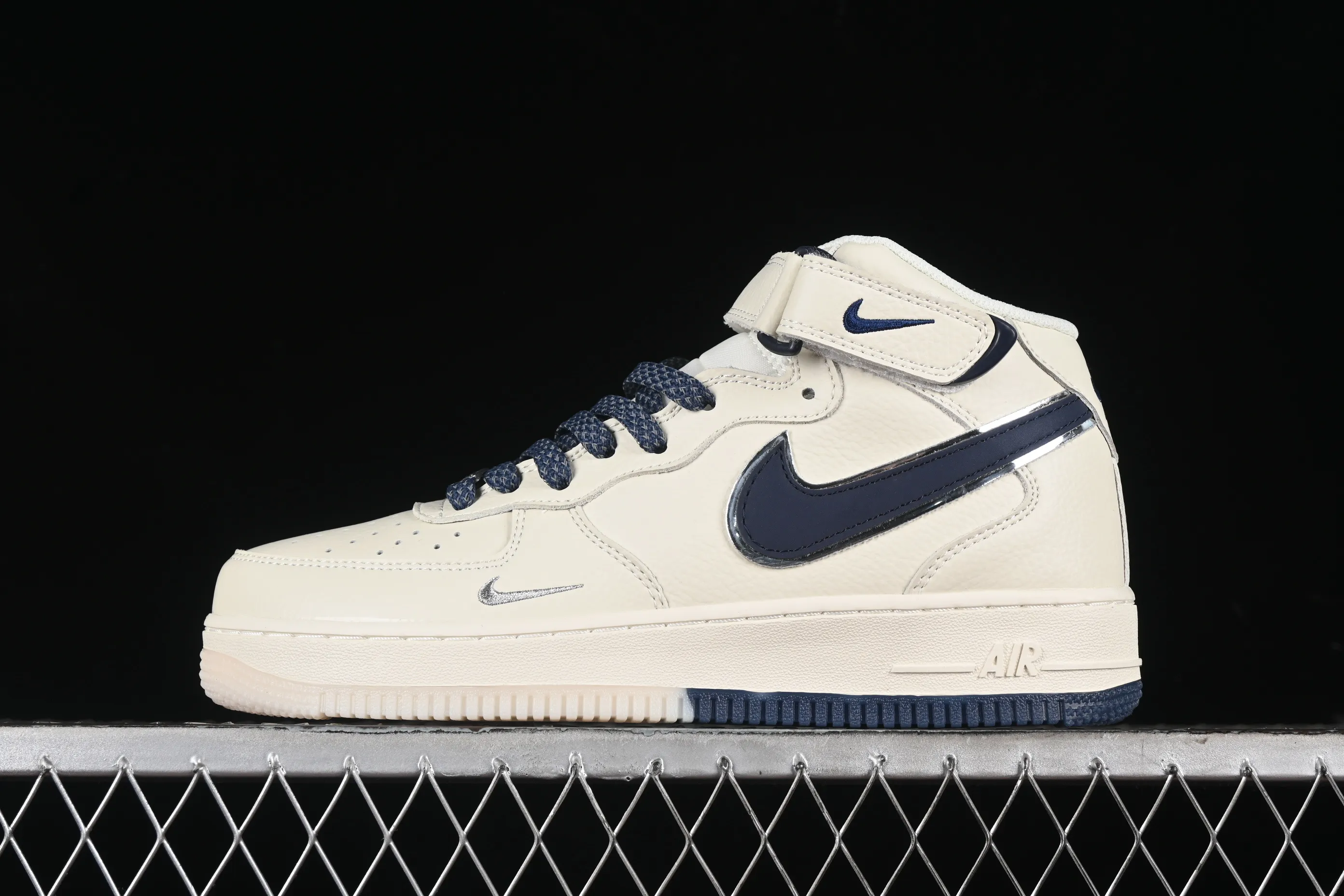 All categories Nk Air Force 1 Air Force series Nk Air Force 1 Mid Air Force mid-top Nk Air Force 1'07 Mid rice dark blue two-color bottom Air Force One starry mid-top casual sneakers XL0236-233